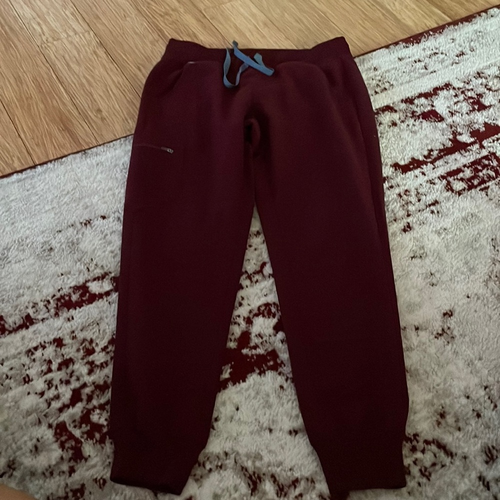 Figs medium maroon Zamora joggers